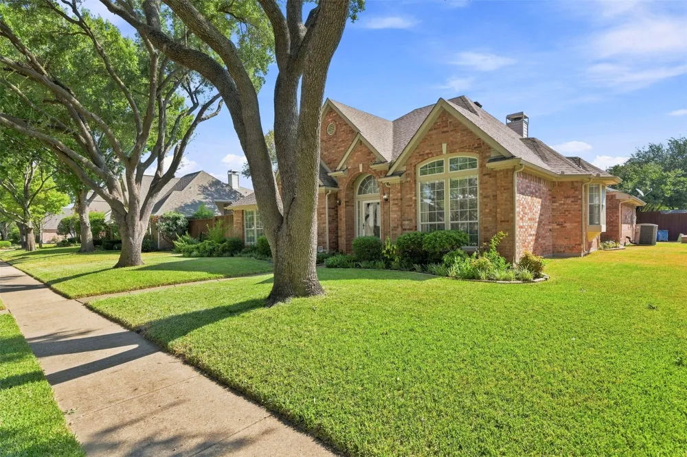 2910 Live Oak Drive Rowlett, TX 75088