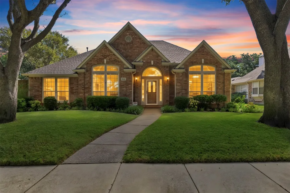 2910 Live Oak Drive Rowlett, TX 75088