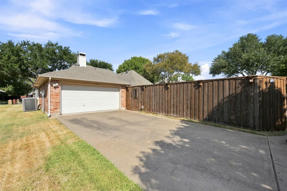2910 Live Oak Drive Rowlett, TX 75088