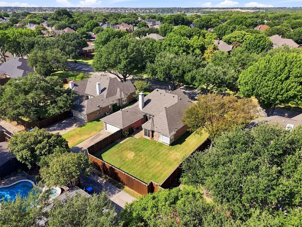 2910 Live Oak Drive Rowlett, TX 75088