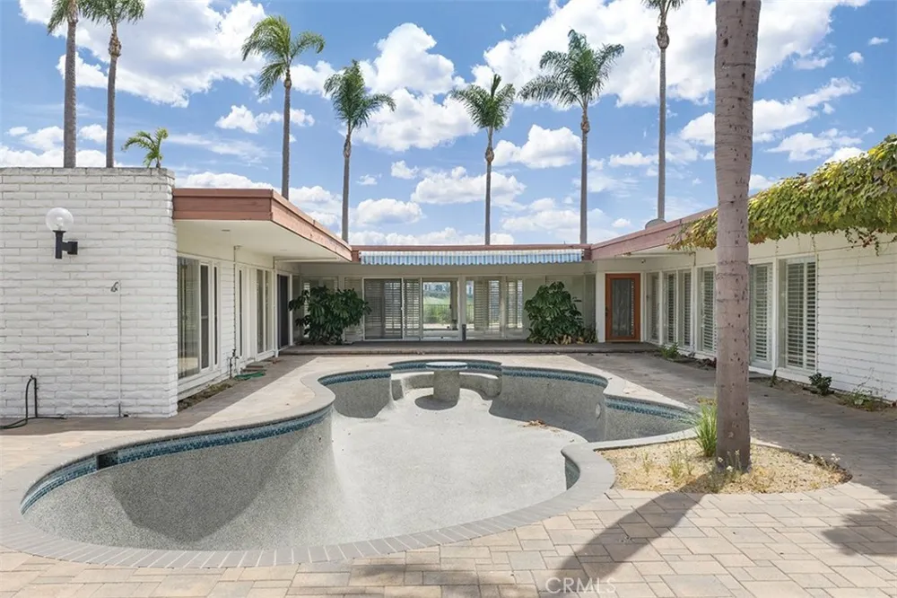 1542 Galaxy Drive Newport Beach, CA 92660