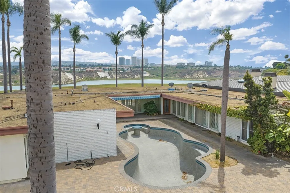 1542 Galaxy Drive Newport Beach, CA 92660