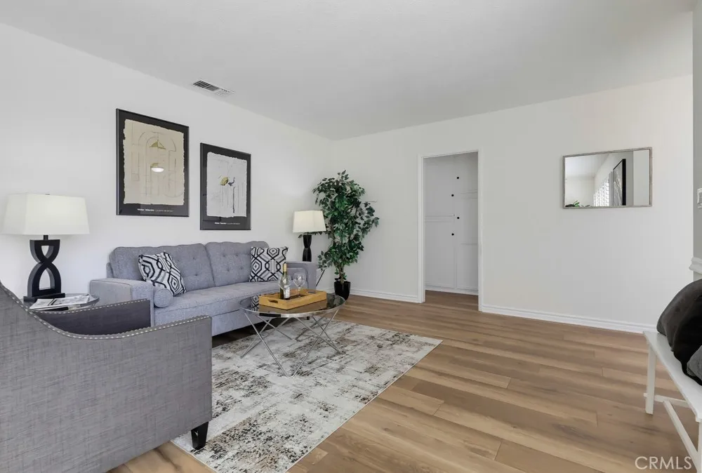 5234 Knoxville Lakewood, CA 90713