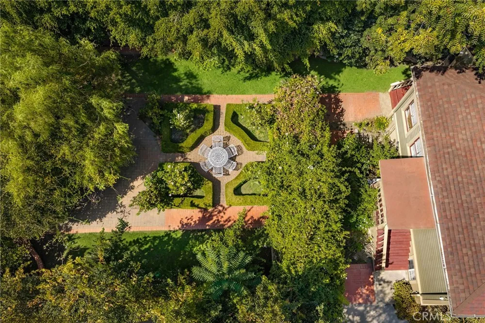 225 Lima Sierra Madre, CA 91024