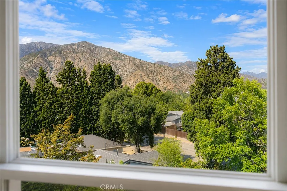 225 Lima Sierra Madre, CA 91024