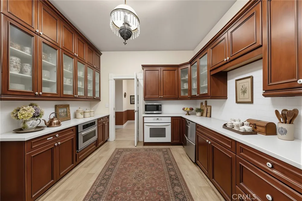 225 Lima Sierra Madre, CA 91024