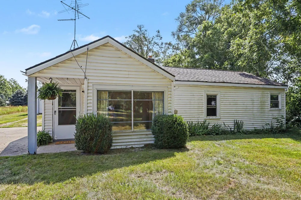 15 4th Street Plainwell, MI 49080