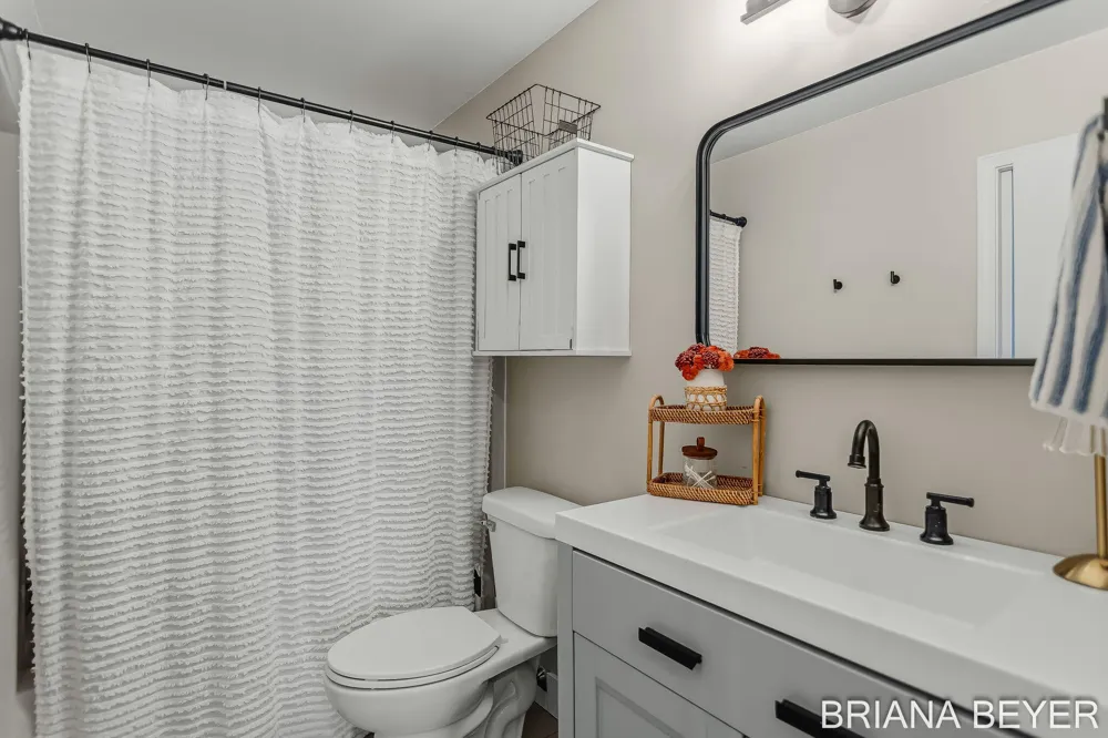 4143 Dennis Court Hudsonville, MI 49426