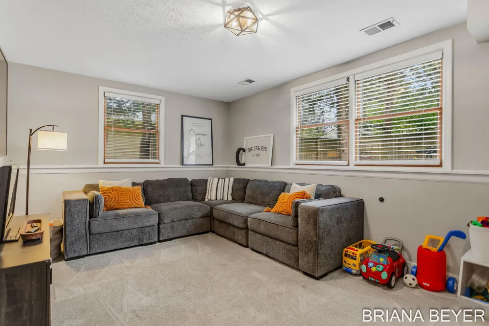 4143 Dennis Court Hudsonville, MI 49426