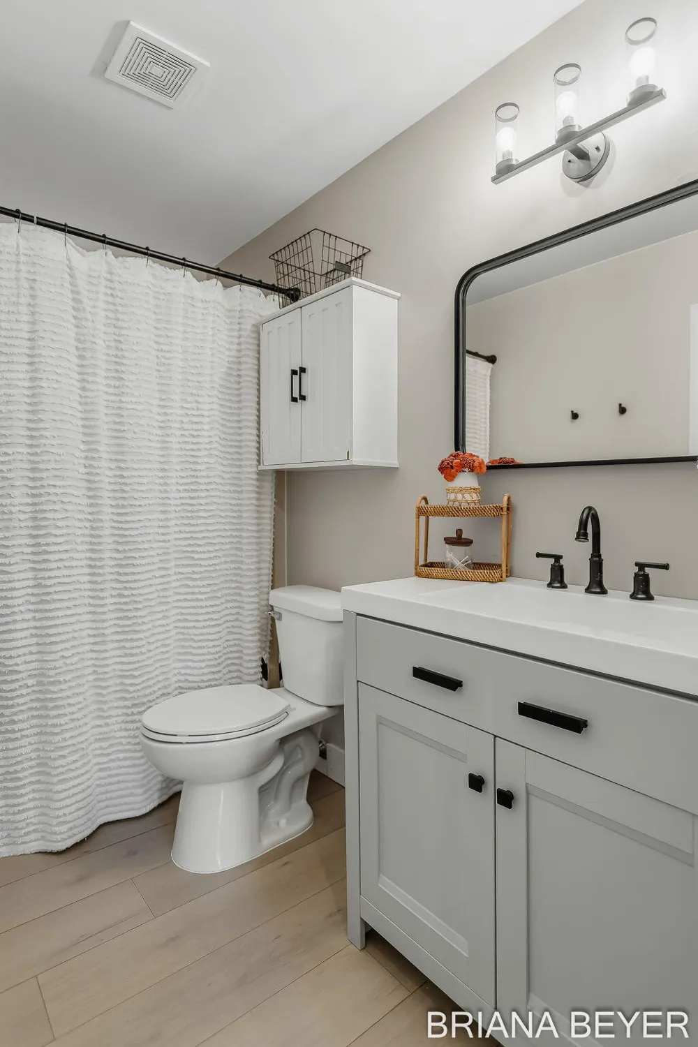 4143 Dennis Court Hudsonville, MI 49426