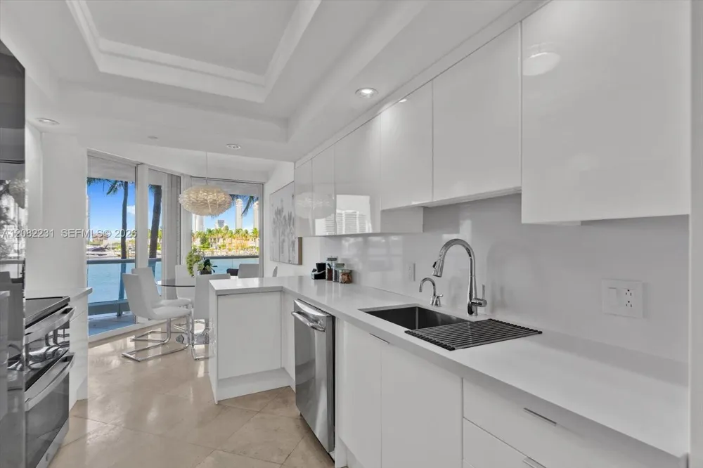 7000 Island Blvd #L105 Aventura, FL 33160