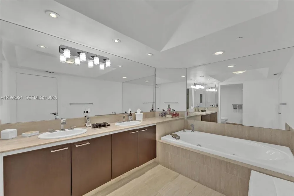 7000 Island Blvd #L105 Aventura, FL 33160
