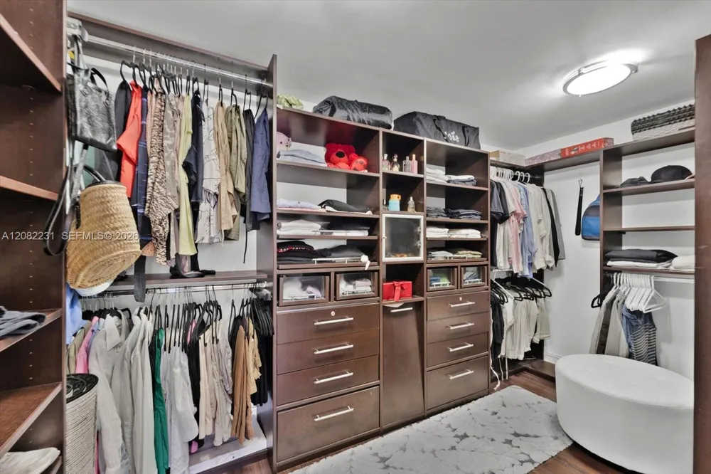 7000 Island Blvd #L105 Aventura, FL 33160