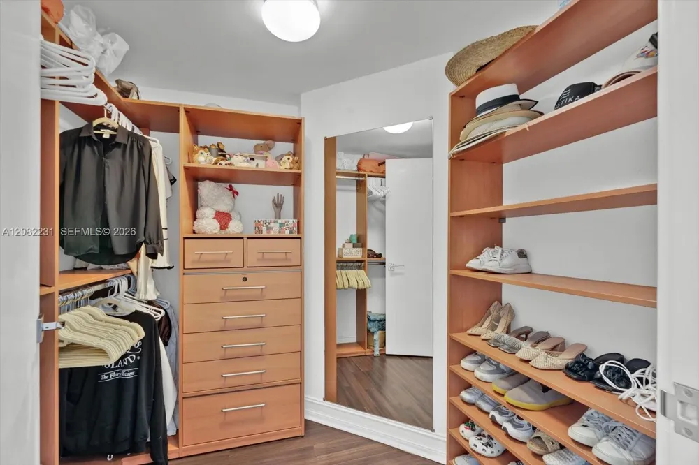 7000 Island Blvd #L105 Aventura, FL 33160