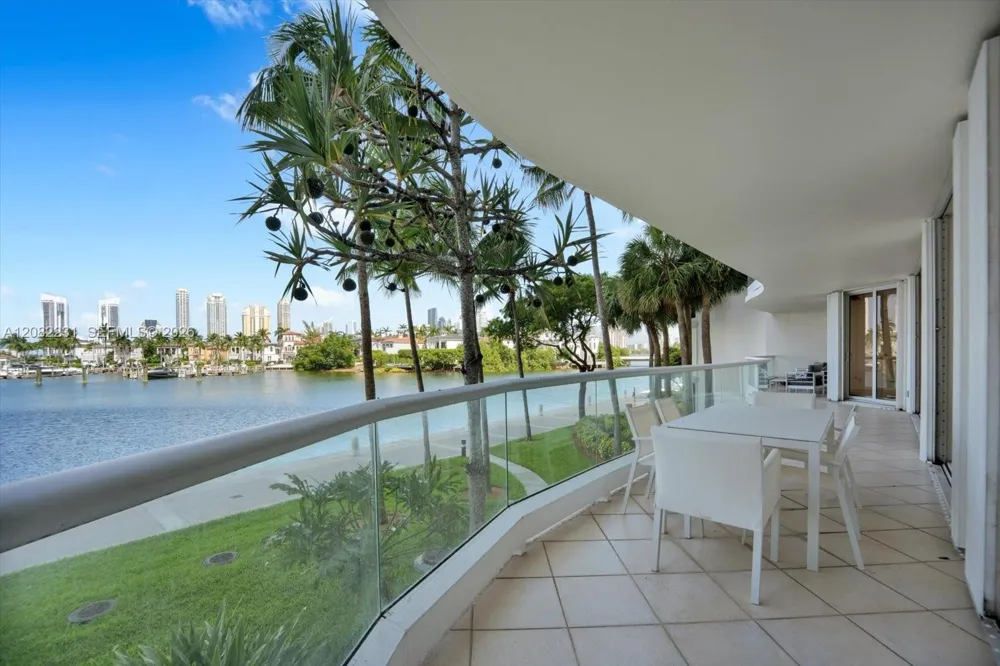 7000 Island Blvd #L105 Aventura, FL 33160