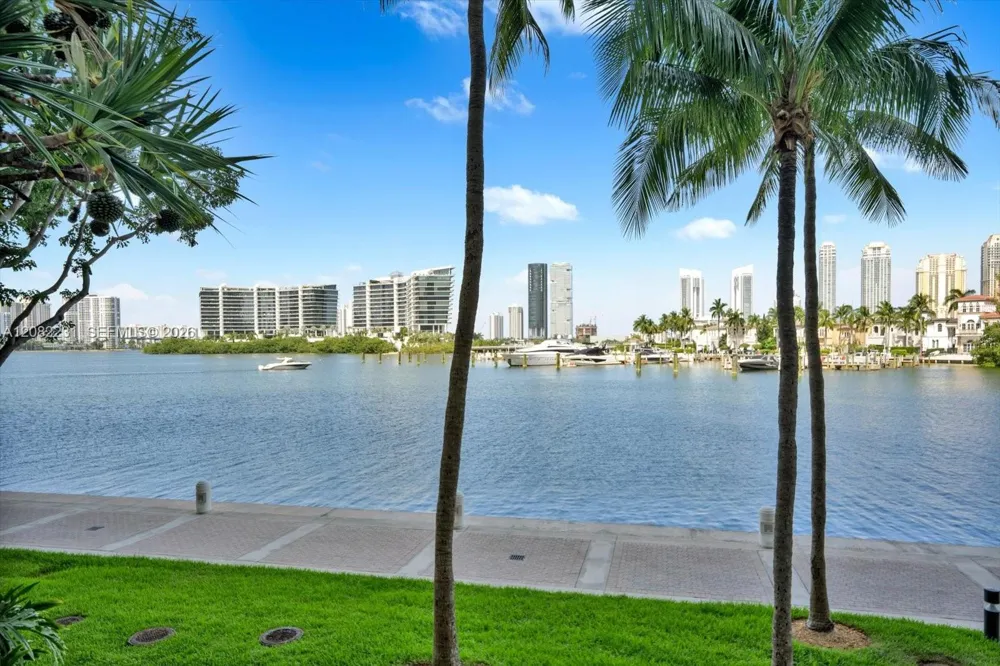 7000 Island Blvd #L105 Aventura, FL 33160