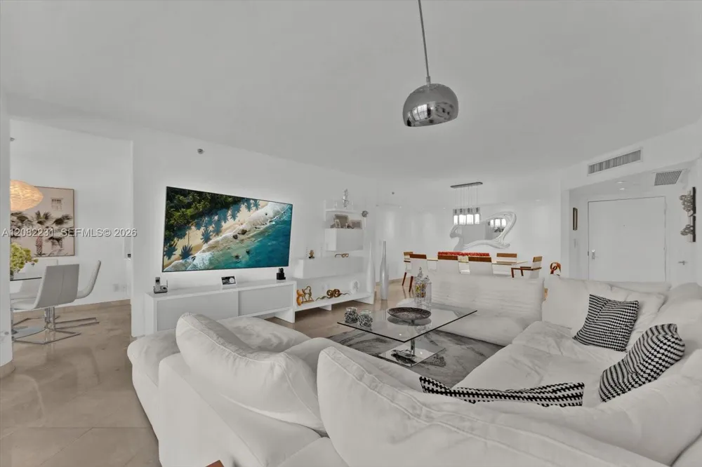 7000 Island Blvd #L105 Aventura, FL 33160