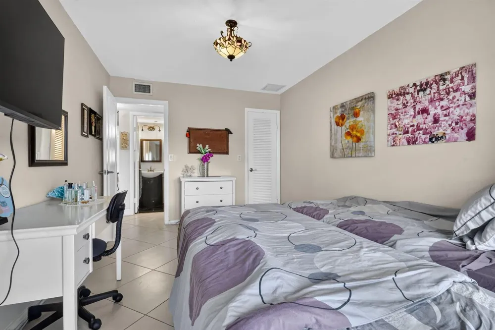 181 COVENTRY H West Palm Beach, FL 33417