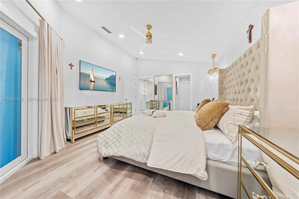 1077 NW 170th Ave Pembroke Pines, FL 33028