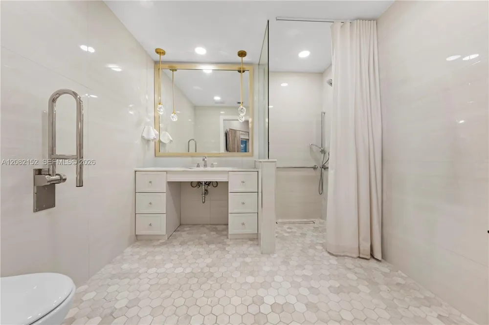 1077 NW 170th Ave Pembroke Pines, FL 33028