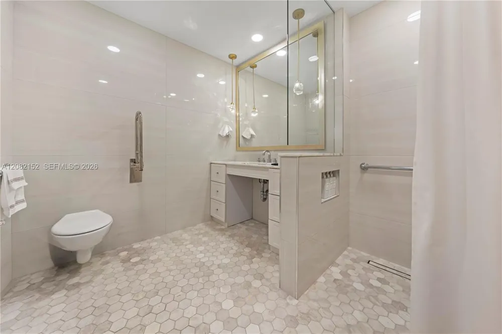 1077 NW 170th Ave Pembroke Pines, FL 33028
