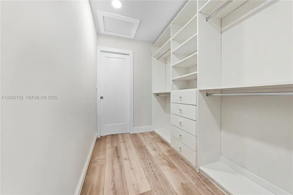 1077 NW 170th Ave Pembroke Pines, FL 33028