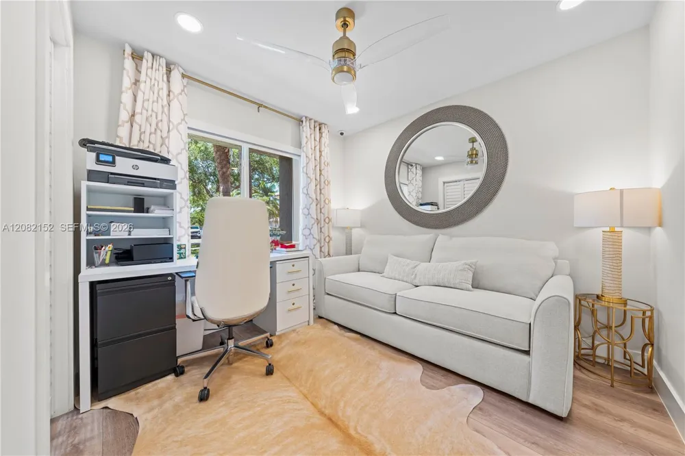 1077 NW 170th Ave Pembroke Pines, FL 33028