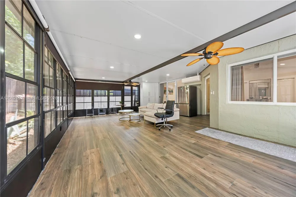 1077 NW 170th Ave Pembroke Pines, FL 33028