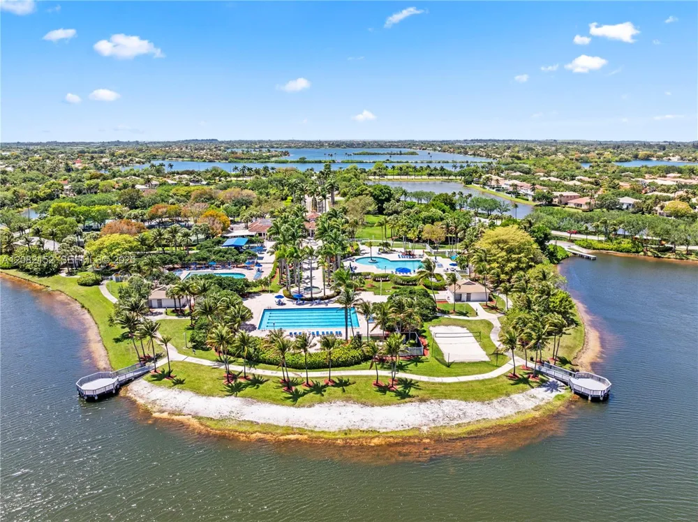 1077 NW 170th Ave Pembroke Pines, FL 33028