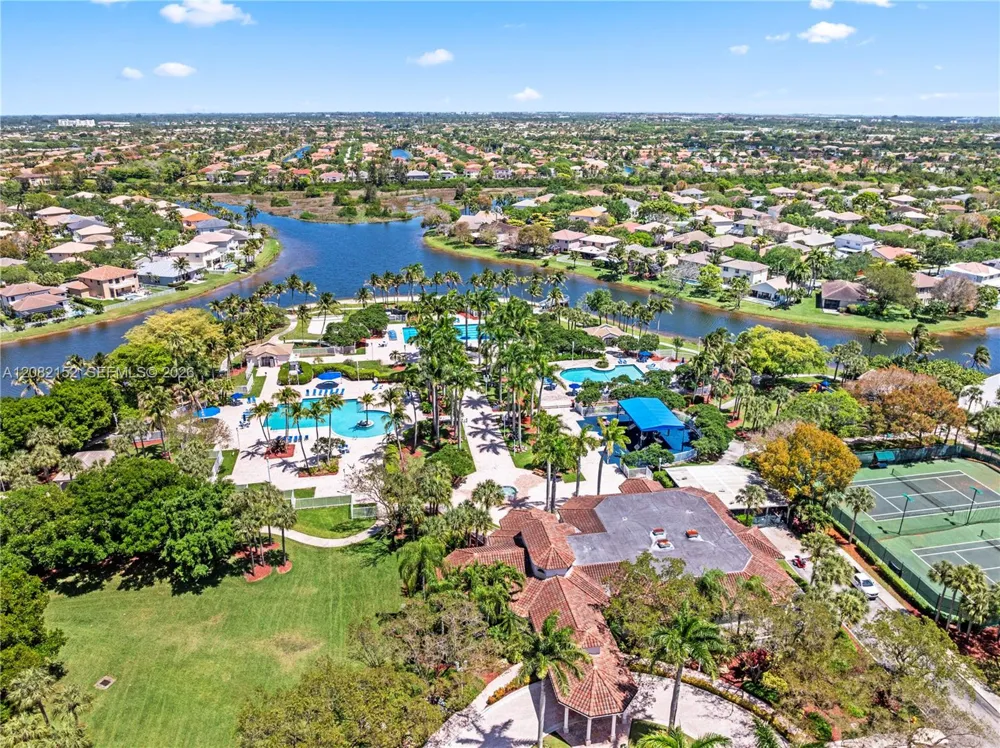 1077 NW 170th Ave Pembroke Pines, FL 33028