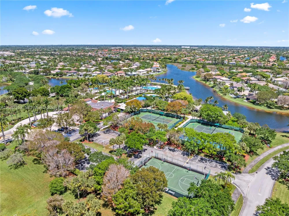 1077 NW 170th Ave Pembroke Pines, FL 33028