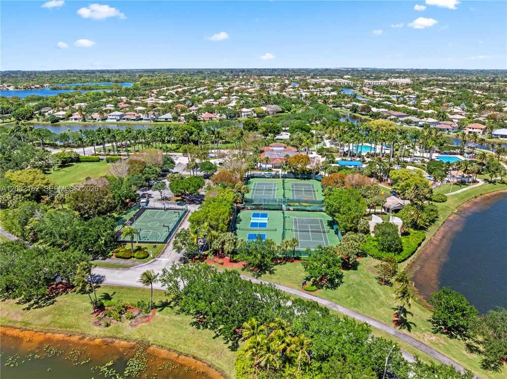 1077 NW 170th Ave Pembroke Pines, FL 33028