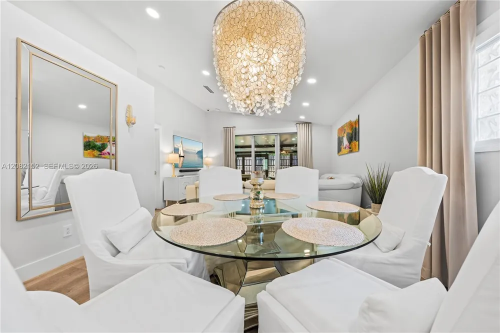 1077 NW 170th Ave Pembroke Pines, FL 33028