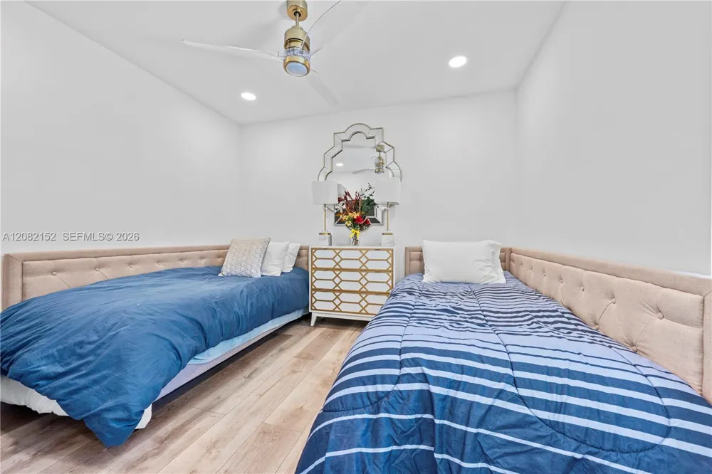 1077 NW 170th Ave Pembroke Pines, FL 33028