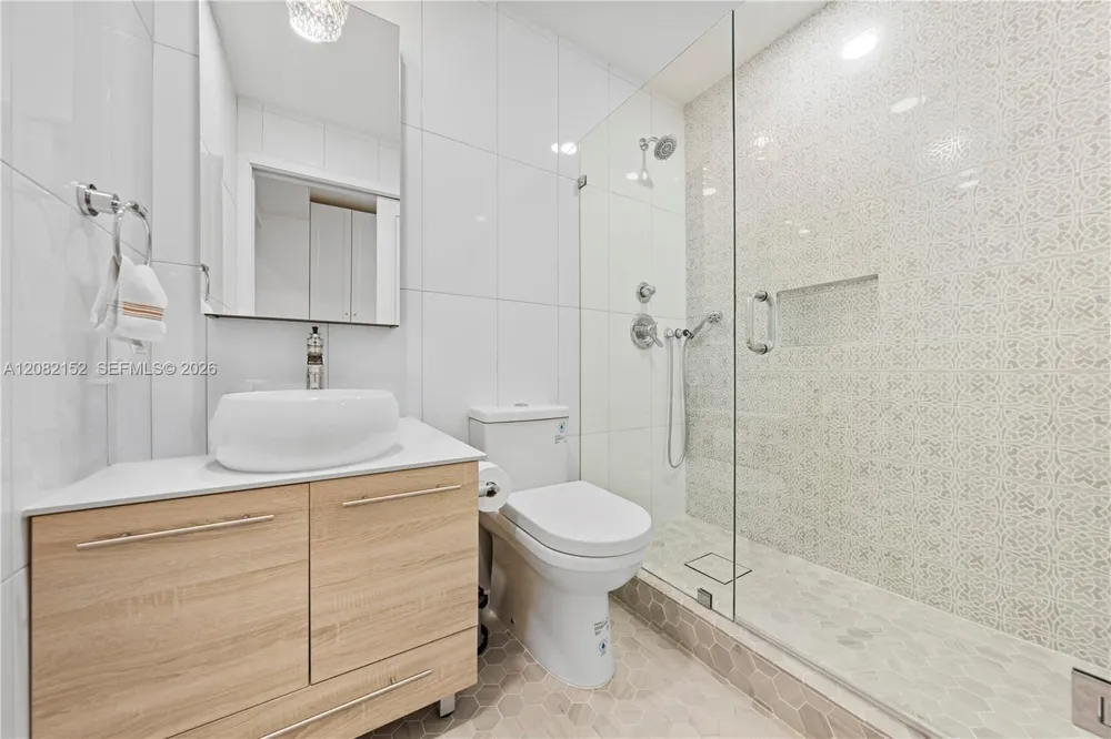 1077 NW 170th Ave Pembroke Pines, FL 33028