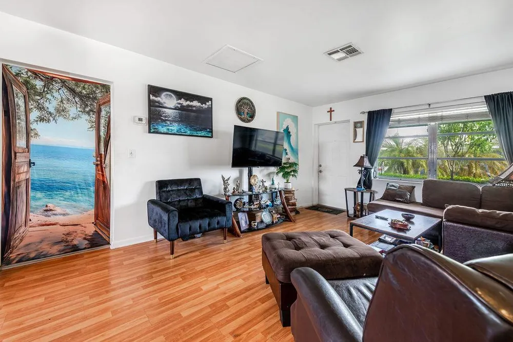 722 Ridge Road #2 Lantana, FL 33462