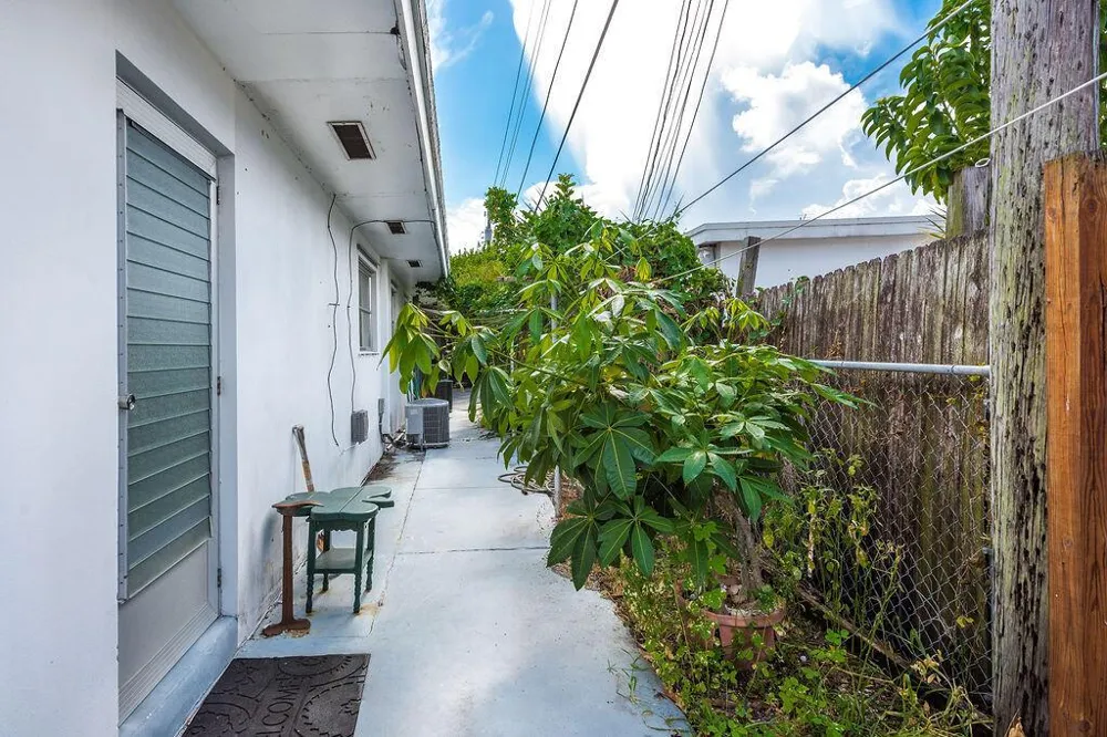 722 Ridge Road #2 Lantana, FL 33462