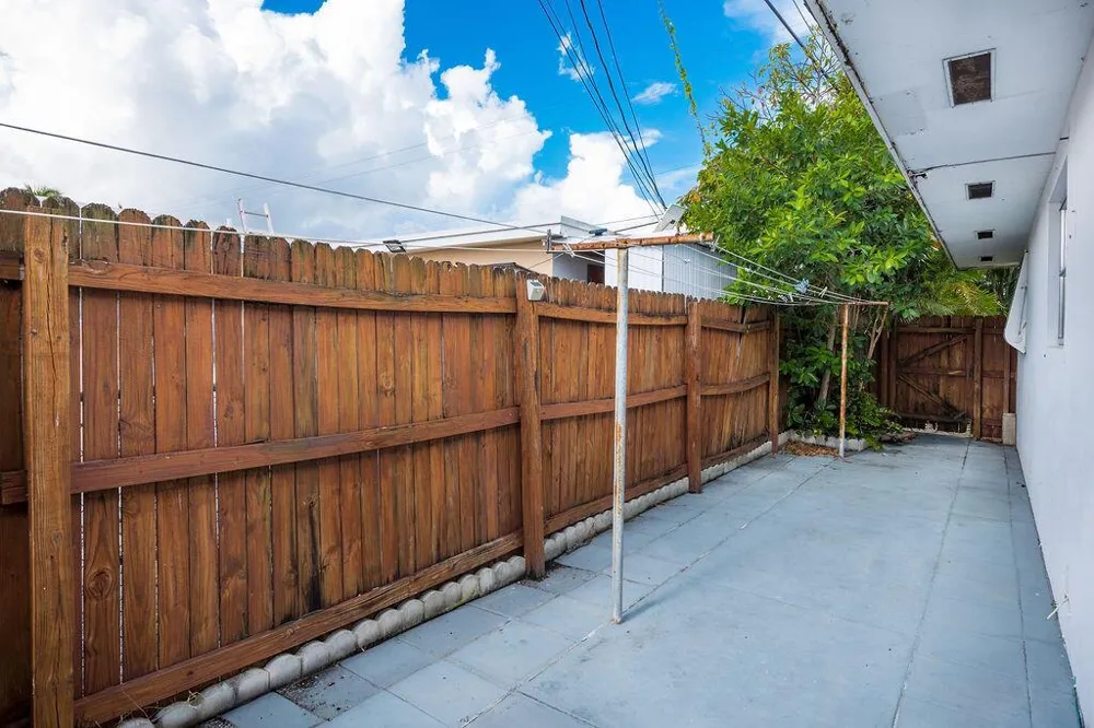 722 Ridge Road #2 Lantana, FL 33462