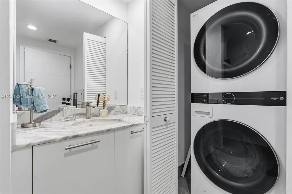 950 Brickell Bay Dr #3111 Miami, FL 33131