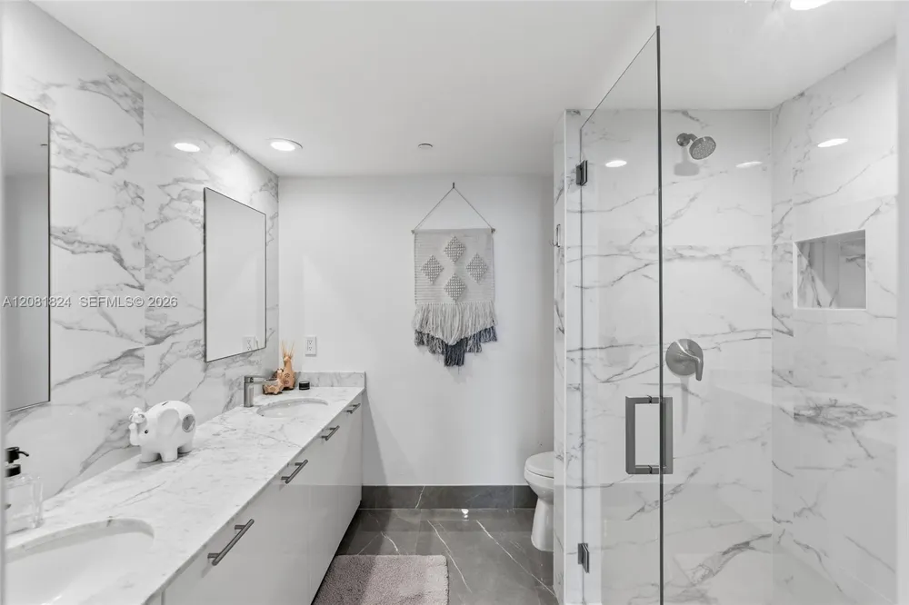 950 Brickell Bay Dr #3111 Miami, FL 33131