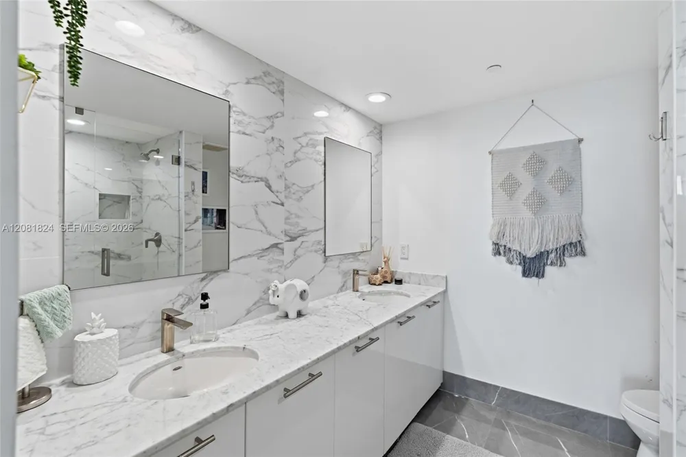 950 Brickell Bay Dr #3111 Miami, FL 33131