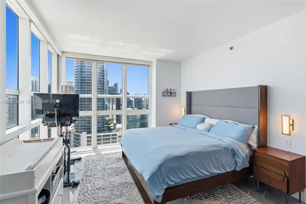 950 Brickell Bay Dr #3111 Miami, FL 33131