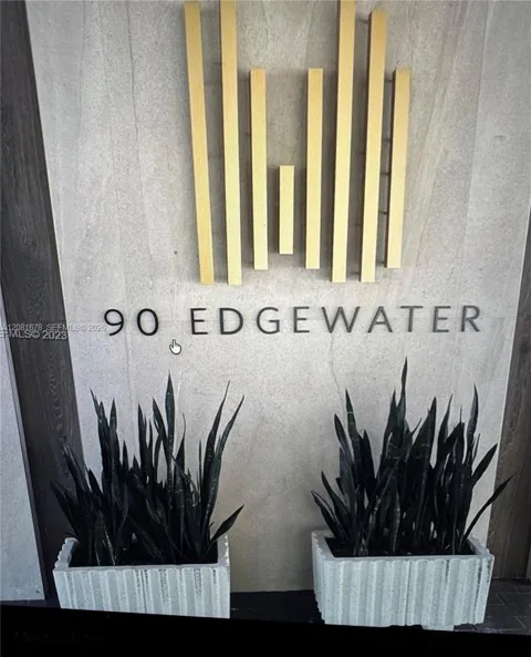 90 Edgewater Dr #121