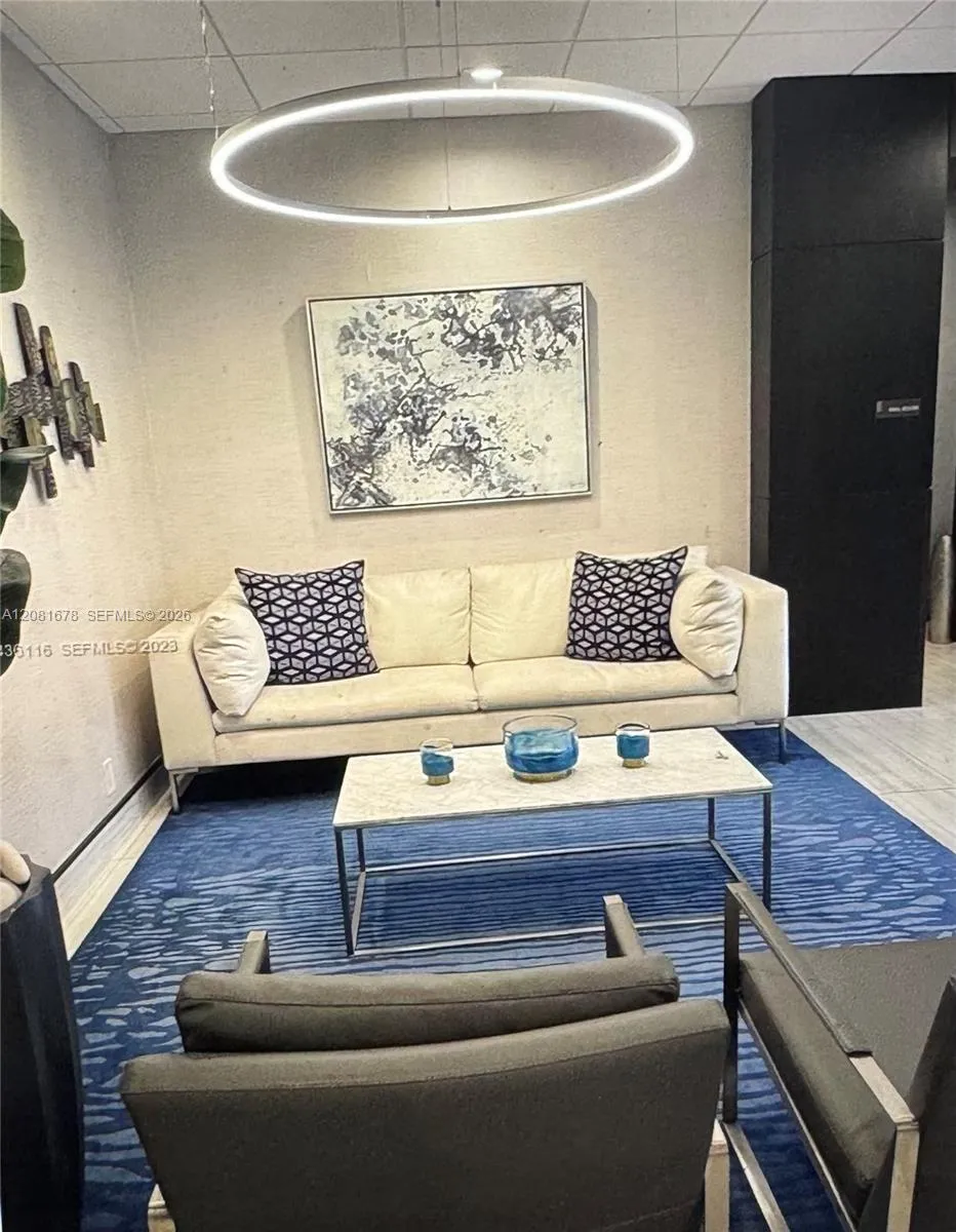 90 Edgewater Dr #121 Coral Gables, FL 33133