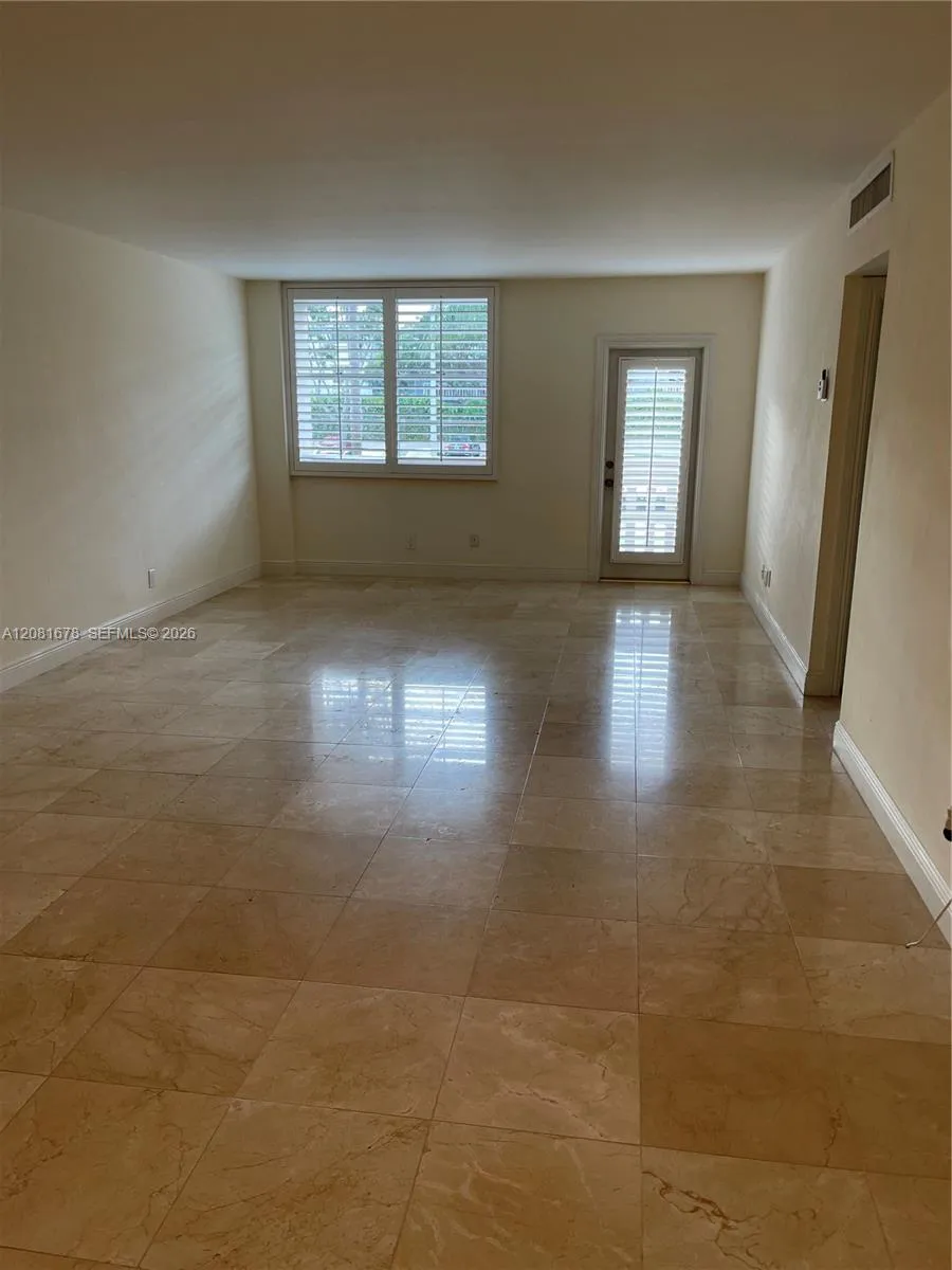 90 Edgewater Dr #121 Coral Gables, FL 33133