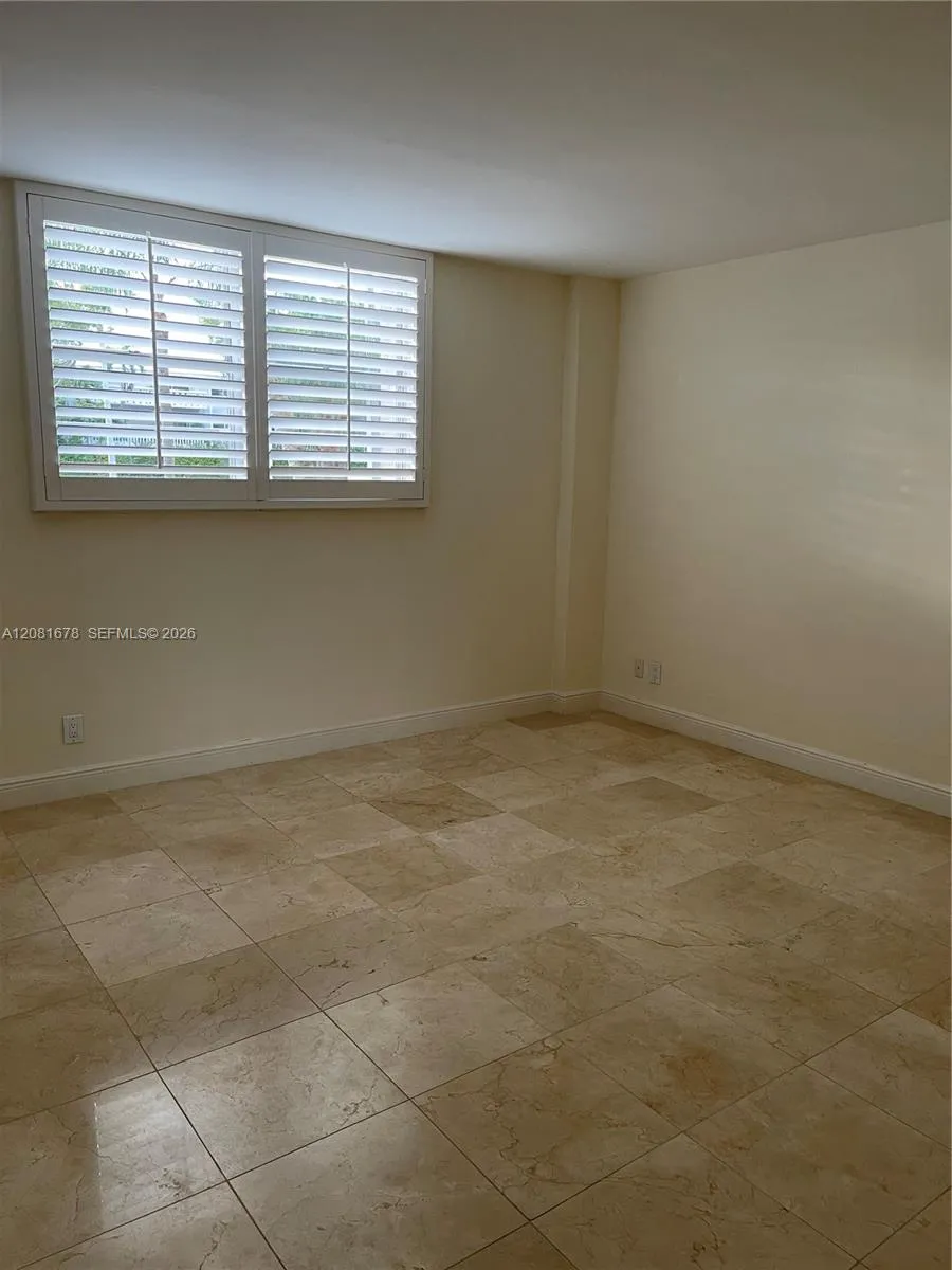 90 Edgewater Dr #121 Coral Gables, FL 33133