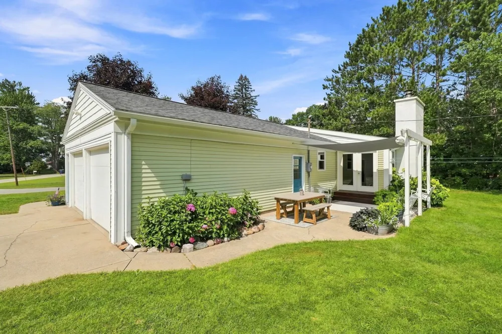 531 S Houghton Street Lake City City, MI 49651