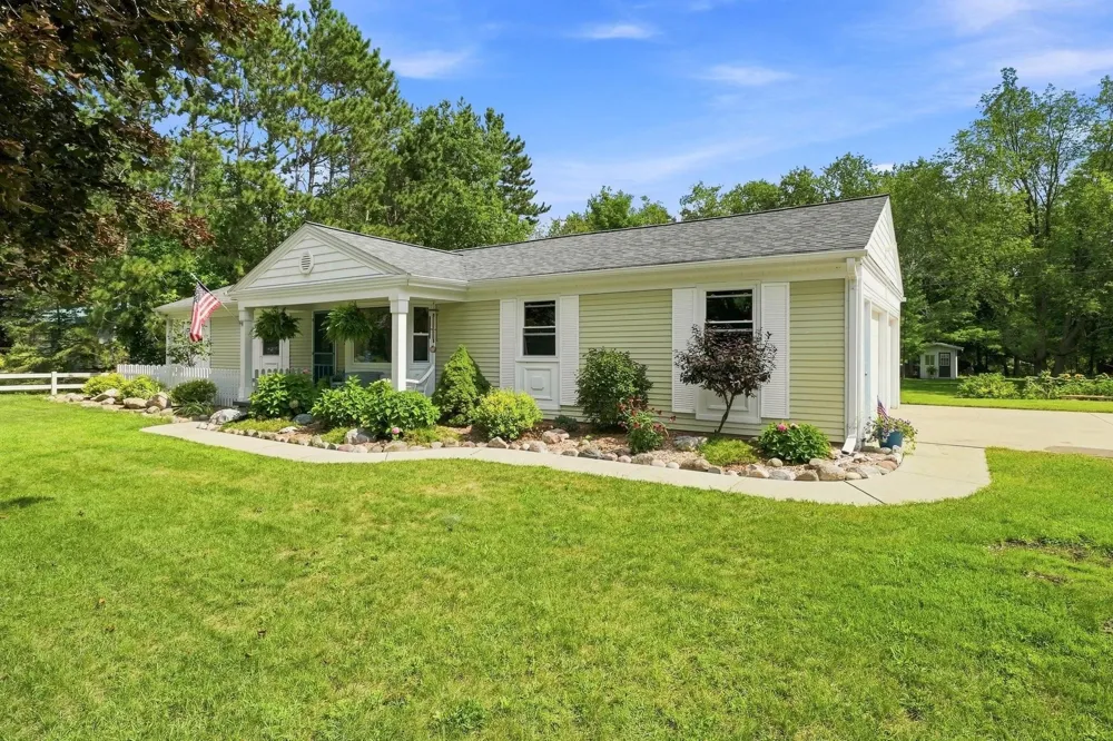 531 S Houghton Street Lake City City, MI 49651