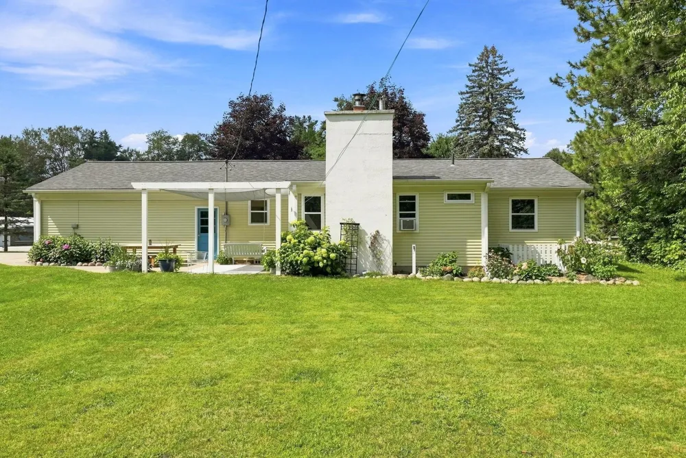 531 S Houghton Street Lake City City, MI 49651