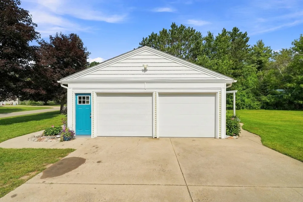 531 S Houghton Street Lake City City, MI 49651